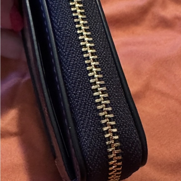 Marc Jacobs Black Leather Crossbody. - Picture 6 of 6